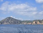 左海邊白虎山洞, 右見木棉洞(黑影處)
20260929_102817