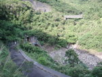 沿西灣路行出大綱仔路途中, 經過早上落車行落地龍入大枕蓋南坑條路, 望番落澗度, 可遙見橫跨大枕蓋南坑條西灣路橋
P9302979