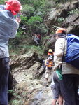 大休後, 左邊攀上瀑頂去
PA023154