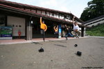 在立山火車站左邊巴士站乘巴士往&#31216;名瀑, 10:40am開出, 收費1050丹, 10:55抵&#31216;名站, 再行約30分鐘到&#31216;名瀑
JPN00644