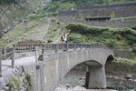 過&#31216;名橋往對岸後上觀瀑台去
JPN00659
