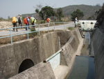 如果唔過左邊度橋, 可以沿山邊行再過右邊度橋
P2289748