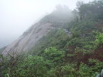 沿&#34910;奕信徑上炮台山(魔鬼山), 可見魔鬼西崖, 是日下雨天, 坡板濕滑, 不宜攀此崖
P4012082