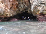 從石灘游出去時見右邊有一海洞
P6150124