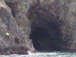 丫髻洞, 崖下秘洞在其左邊
P6150271