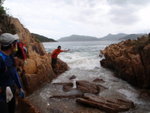 綑邊中, 可見遠處的大嶺峒(左)及釣魚翁(右)
P6240144
