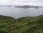峭壁洲山上向西望可見遠處的牛尾洲(左), 吊鐘洲(中)與滘西洲(右)一帶
P7080201