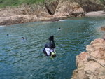 又一個泳渡位, 若不泳渡又要綑到好入, 不過灣內石灘尾有個風琴崖
P7200035