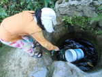 可在村口一井中取水
PA090450