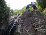 即是我地在左右瀑之間的石脊上攀
PA160027