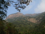 遙望鳳凰山與鳳壁猿啼峽的簷崖四壁
PA160322