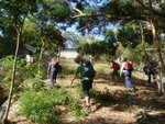 行捷徑踏草地過左邊石級去
PC040012