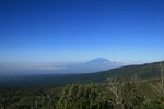 回頭望可見遠處的Mt Meru, 4565m
Kili0122