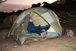 營幕面結了冰, 可知昨夜有多凍  半夜在營內約攝氏5度. 可能少露營, 或還未能適應新環境, 昨晚儘管合上眼睛, 但總是睡不著. 營外又凍又黑, 困在營內又睡不著, 真難頂 !
Kili0249