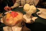 Dessert 有 (1) vanilla ice cream & (2) warmed coconut and lime sorted fruit (mango, banana and water melon)
Kili1260
