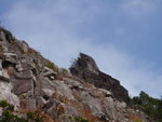 上山途中見此頗特別的大石, 石分3層, 每層一個尖, 唔知有冇名堂
P2010060