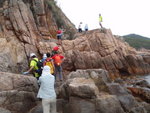 抵南風灣後分兩批, 一批沿澗上山路去白腊, 大隊繼續往白腊方向綑邊
IMG_1224