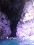 回望窄洞口, 其實可以爬上岸再入面跳番落水
P7210116