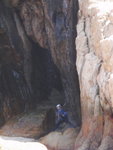 一個淺洞, 洞口右邊有條瀑
P8160195
