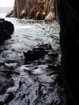鰻魚岩洞, 在兩洞中間(其實比較近右洞)的"鰻魚岩"
P8250083