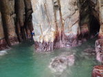 鰻魚岩洞左右洞及兩洞中間的鰻魚岩
P8250088