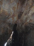 獅尾通心洞 (又叫獅尾石室), 洞頂有一小通心洞
P9130086