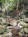 若沿左邊上溯應可至歌連臣山腰的引水道
PB050165