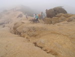 青山腹地的特色 - 滿山都是碎沙, 幸曾天雨沙濕, 行來無咁跣
PC310154