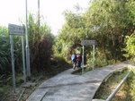 又有分岔位, 右往黃宜洲村, 大隊則往起子灣村去
P1120030