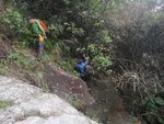 抵瀑頂回望瀑右山路
P5200161
