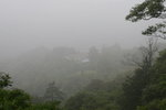 石級登山路中回望觀音廟, 被霧氣遮掩, 不過隱約見隊友的&#36394;影
IMG_0172