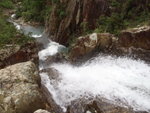 瀑頂下望丹壁潭與丹壁雙瀑
P6240254a