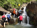 上溯丹桂坑左源, 到此瀑位, 有隊友沿瀑上攀
DSC01170