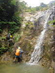 至一瀑前, 蘇哥與寧叔在瀑左上攀
DSC03791