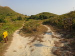 分岔路, 大隊入左路往深屈道. 右邊往狗嶺涌及大浪灣引水道
DSC09559