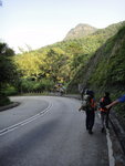 繼續沿荃錦公路前行, 抬頭望見嘉道理農場內的觀音山
DSC02544