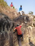 仇師兄就地往右邊上攀
DSC05385a