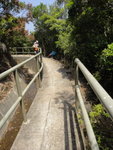 大隊則過橋後前少少轉右入林
DSC07342