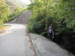 到底原來是馬路下面一去水渠前, 踏護土牆上馬路(西貢萬宜路, 亦麥徑1段)
DSC08131