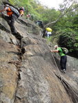 有隊友執中間的樹根上, 小心呀, 唔知枝根穩唔穩陣&#22083;
DSC08904