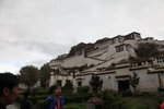 在布達拉宮是吐蕃王朝第33代藏王松贊干布為迎娶唐朝的文成公主和尼泊爾的赤尊公主而建的一座宮殿
ALI_0155