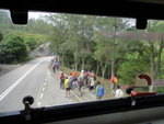 西貢乘94號巴士, 中途停車, 見隊友落車後往回走
DSC00003