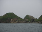 果洲灣, 北奶頂(左), 南奶頂(右, 小天后所在)及石拱門(又叫穿窿門)
DSC02134