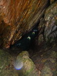 洞口旁石壁上望入洞內
DSC03118