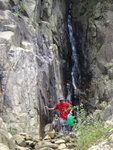 蘇哥則在瀑布底取水準備在水塘邊大休
DSC06023