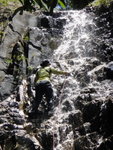 康師傅在瀑頂落繩讓有興趣者攀瀑
DSC06329