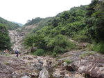 回望老虎坑下源的大壁(相左), 相右為龜山南坑入口
DSC02470