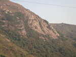 山路中左望見早上上攀的大"企"壁, 應該是在右邊企壁上攀
DSC01486