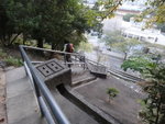 見到馬路, 原來石級路經護土牆落馬路
DSC01879