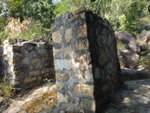 入澗無耐見2條石柱, 其實右邊還有一石柱, 可能上面曾有度橋
DSC02295
